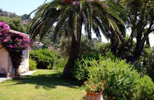 Le Rayol Casa | Villa ubicada en el alto Rayol con una hermosa vista al mar en las islas de oro