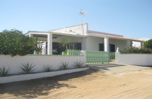 Aljezur Casa | Villa ubicada en la playa de Monte Clérigo, ubicada a 200 metros de la playa, saludable