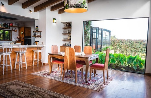 Retiro Villa | Villa Lorena