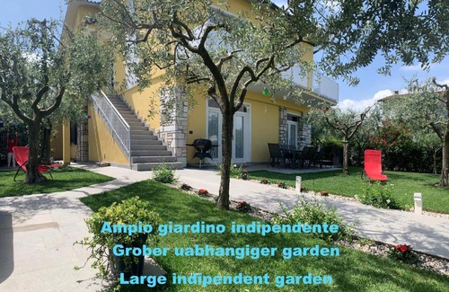 San Benedetto di Lugana Apartamento | Villa Lori Apartments Garden and Beach