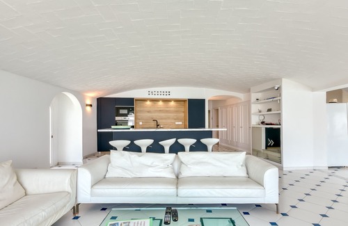 Almadraba-Canyelles Chalet De Esquí | VILLA LOU Roses