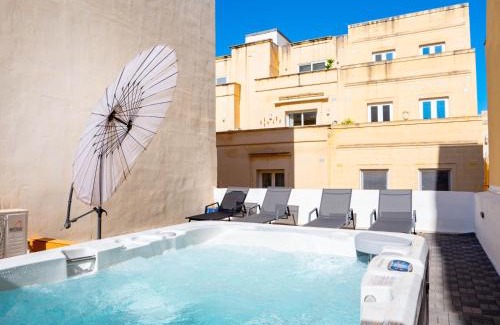 Sliema Casa | Villa Luciano - Rooftop Jacuzzi, BBQ, Billiards & Steps from Sea
