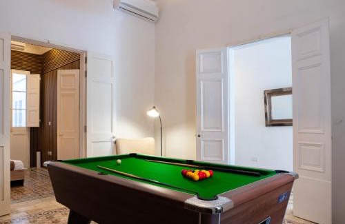 Sliema Casa | Villa Luciano - Rooftop Jacuzzi, BBQ, Billiards & Steps from Sea