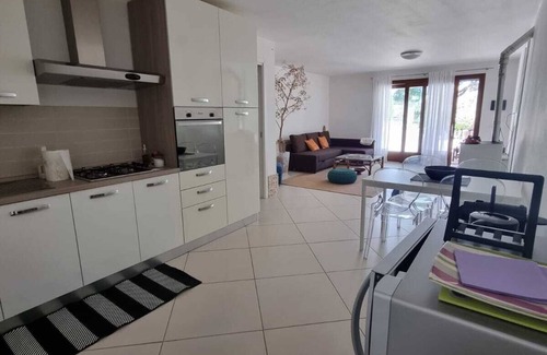 Poggio dei Pini Casa | Villa Luigi: Alloggio Indipendente in Villa con Parcheggio