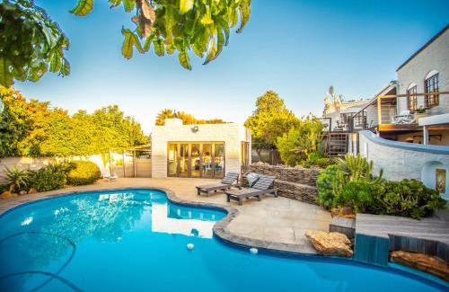 Bellville Casa | Villa Luisa: Sun-filled hidden gem with Pool.