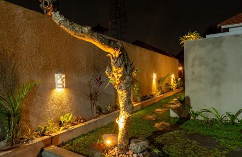 Batubulan Villa | villa lumbung by adis villa, Cozy Wooden Stay, Shared pool