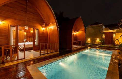 Batubulan Villa | villa lumbung by adis villa, Cozy Wooden Stay, Shared pool