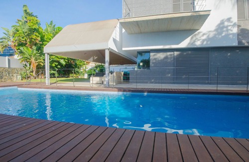 New Golden Mile Chalet De Esquí | Villa luna de Mar- piscina junto a la playa