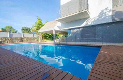 New Golden Mile Chalet De Esquí | Villa luna de Mar- piscina junto a la playa