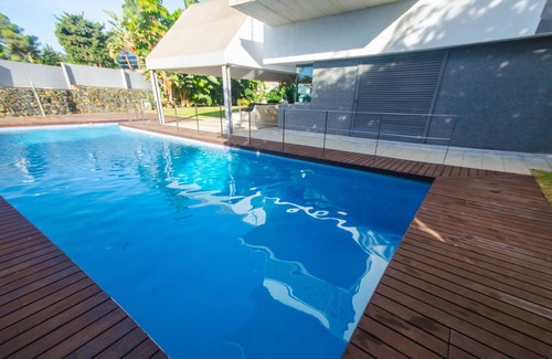 New Golden Mile Chalet De Esquí | Villa luna de Mar- piscina junto a la playa