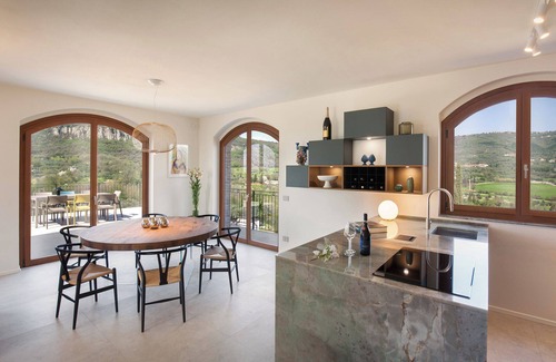 Marciaga Villa | Villa 'Luxury Monte Orione Garda' con vistas al lago, Wi-Fi y aire acondicionado