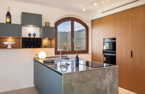Marciaga Villa | Villa 'Luxury Monte Orione Garda' con vistas al lago, Wi-Fi y aire acondicionado