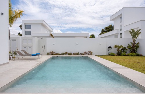 Poblado Sancti Petri Villa | Villa 'Miami' con vistas al lago, Wi-Fi y aire acondicionado