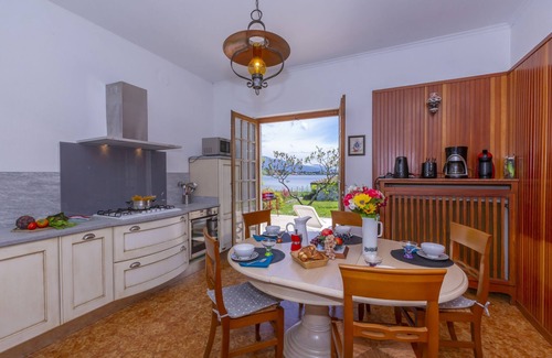 Cadrezzate Villa | Villa Martine Au Bord Du Lac, Cadrezzate, Italia