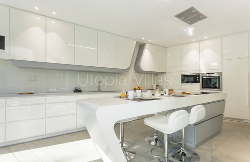 Vallpineda Villa | Villa Magnolia, villa de lujo moderna con piscina privada, capacidad para 6 personas