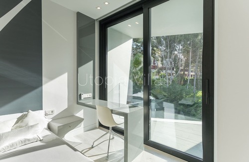 Vallpineda Villa | Villa Magnolia, villa de lujo moderna con piscina privada, capacidad para 6 personas