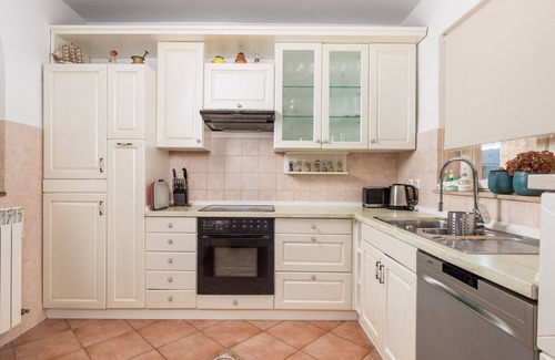 Umag Villa | Villa Magnolia in Umag for 10 persons - beachfront - with sea view, jacuzzi and fitness area