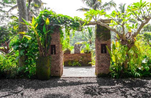 Sambahan Villa | Villa Mahadevi 2 Ubud Jungle Retreat Joglo
