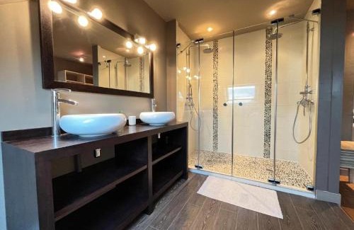 Flore Villa | Villa Maignan 15 couchages 24h Le Mans