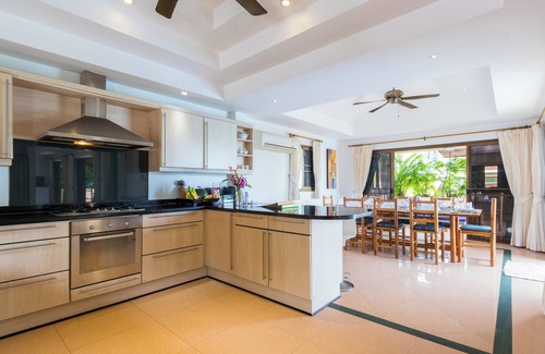 Kata Villa | Villa Malee, piscina infinita con vistas al mar, personal, chef