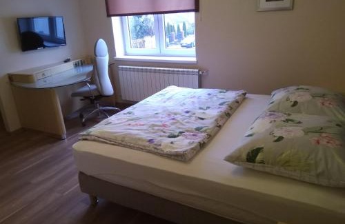 Lomianki Cama Y Desayuno | Villa Malva