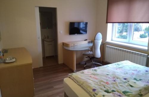 Lomianki Cama Y Desayuno | Villa Malva