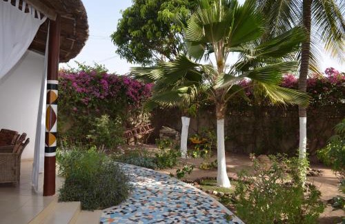 Mbour Casa | Villa Mandel Nafio, Haus mit Garten nahe dem Atlantik