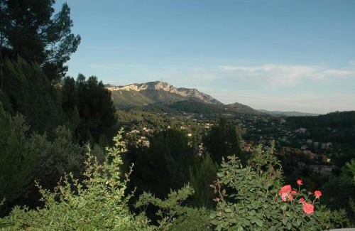 Auriol Cama Y Desayuno | Villa Manon