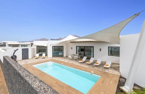 Playa Blanca Villa | Villa Marella by Villa Plus
