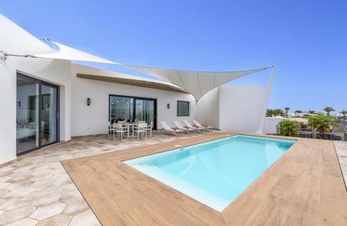 Playa Blanca Villa | Villa Marella by Villa Plus