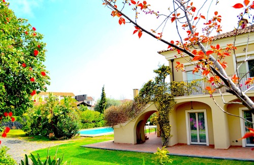 Santa Venerina Villa | Villa Mareneve, Villa de lujo con piscina privada, vista del mar y Etna