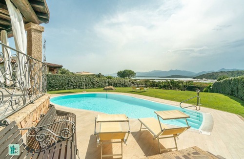 San Teodoro Villa | VILLA MARESOL / PISCINA / JARDIN / PLAYA DE ARENA