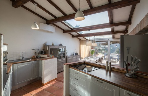 Montecolognola Villa | Villa Marghi, villa moderna con piscina infinita con vistas al lago Trasimeno
