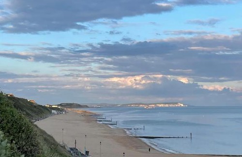 Bournemouth Casa | Villa Maria Garden Lodge - 2 Mins to Beach - Coastal - Large Garden - Modern