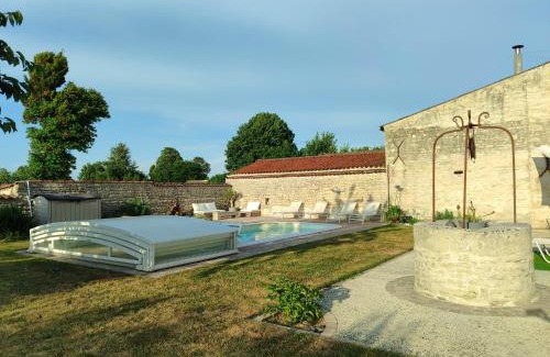 Courcon Casa | Villa Marie
