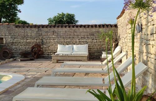 Courcon Casa | Villa Marie