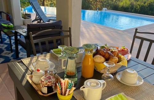 Les Esterets du Lac Cama Y Desayuno | VILLA MARILIS