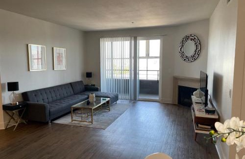 Marina del Rey Apartamento | Villa Marina - Luxe, Spacious, Gated, 2 Master Suites in TRUE Marina Del Rey