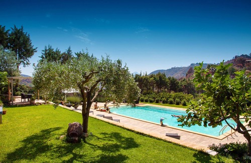 Cefalu Villa | VILLA MARIO 'con piscina para el dormitorio 7 personas 4camere en Cefalú, con Wifi