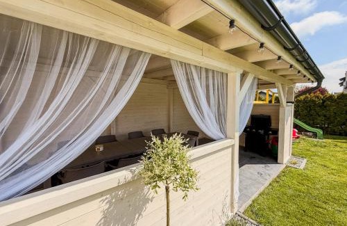 Wladyslawowo Casa | Villa Martii Władysławowo - Apartamenty i Pokoje z Aneksami Kuchennymi