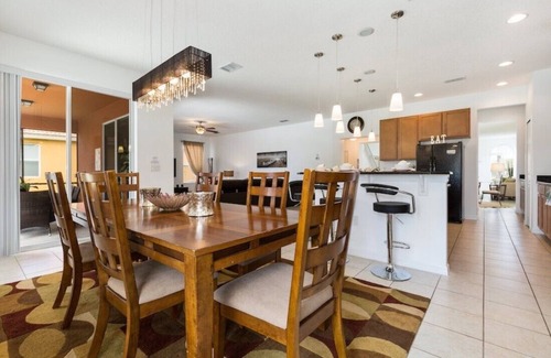 Bellavida Villa | Villa Martins - Comfortable SIX-Bedroom House w/ Pool near Disney.