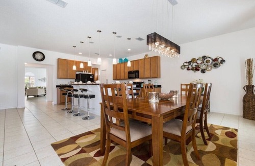 Bellavida Villa | Villa Martins - Comfortable SIX-Bedroom House w/ Pool near Disney.
