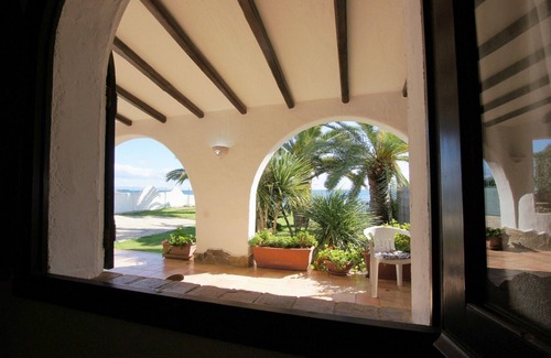Sarroch Casa | Villa Mary en Pula: ubicación exclusiva con acceso privado a la playa