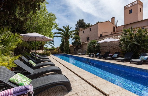 Vilanova I la Geltru Villa | Villa 'Masia Notari Casabona' con piscina privada, Wi-Fi y aire acondicionado