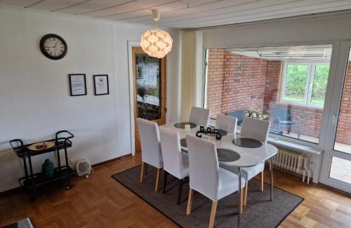 Marieberg Villa | Villa med egen parkering. Möjlighet att boka från 1 och upp till 5 personer.