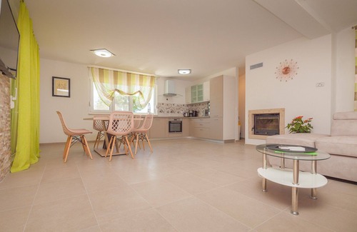 Liznjan Casa | Casa moderna con piscina privada cerca del mar para 4 personas.