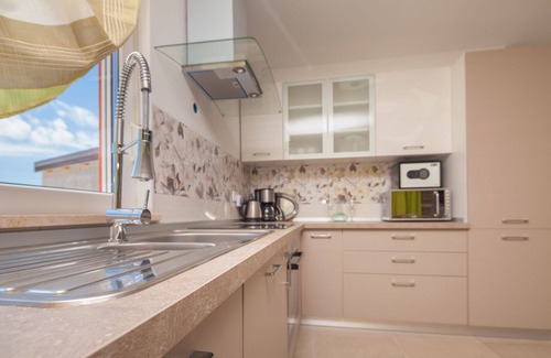 Liznjan Casa | Casa moderna con piscina privada cerca del mar para 4 personas.