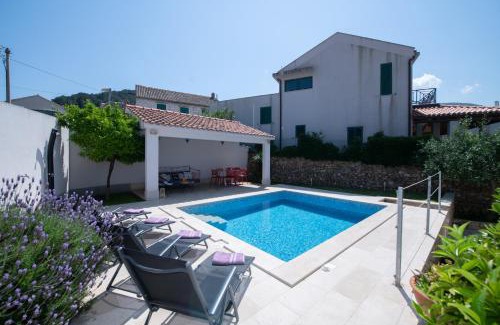 Vis Villa | Villa Mediterana