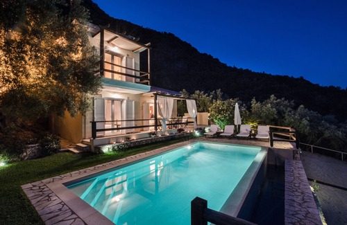 Perigiali Villa | Villa Meliti - stunning seaviews, infinity pool, privacy, close to the beach