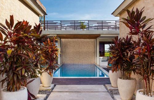 Berawa Villa | Villa Melko Stylish 4BR Villa with Pool & Rooftop Lounge